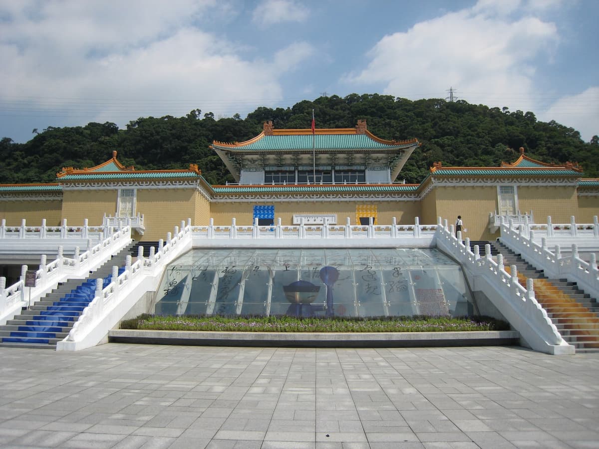 Taipei City Tour with National Palace Museum