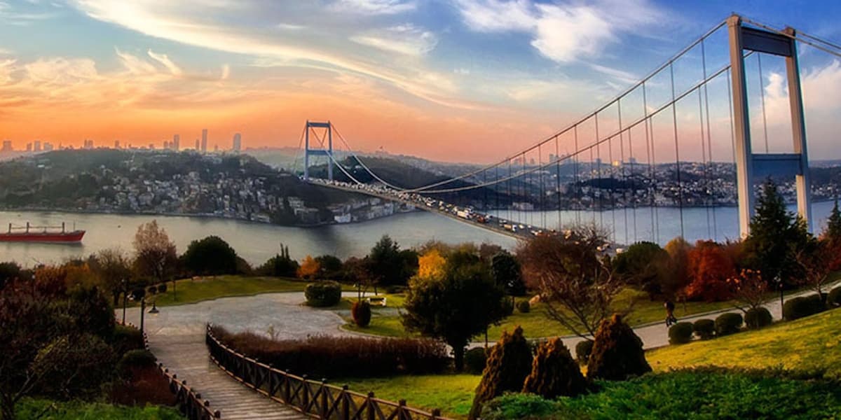 Istanbul Sightseeing Tour, Dolmabahce Palace and Bosphorus Cruise