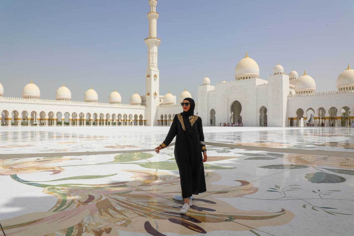 Sheikh Zayed Grand Mosque and Louvre Abu Dhabi Tour from Dubai