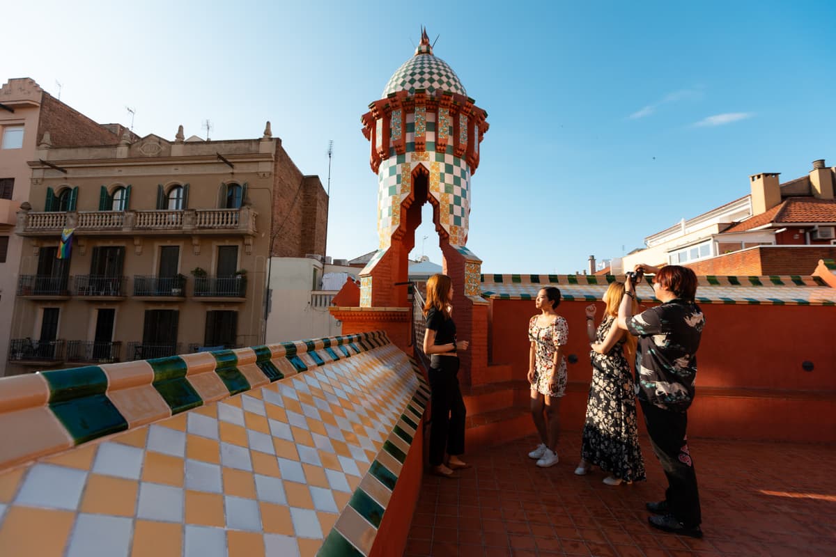 Gaudi Houses: Casa Vicens, Casa Batllo, Casa Mila Guided Tour in English, Mandarin, Korean