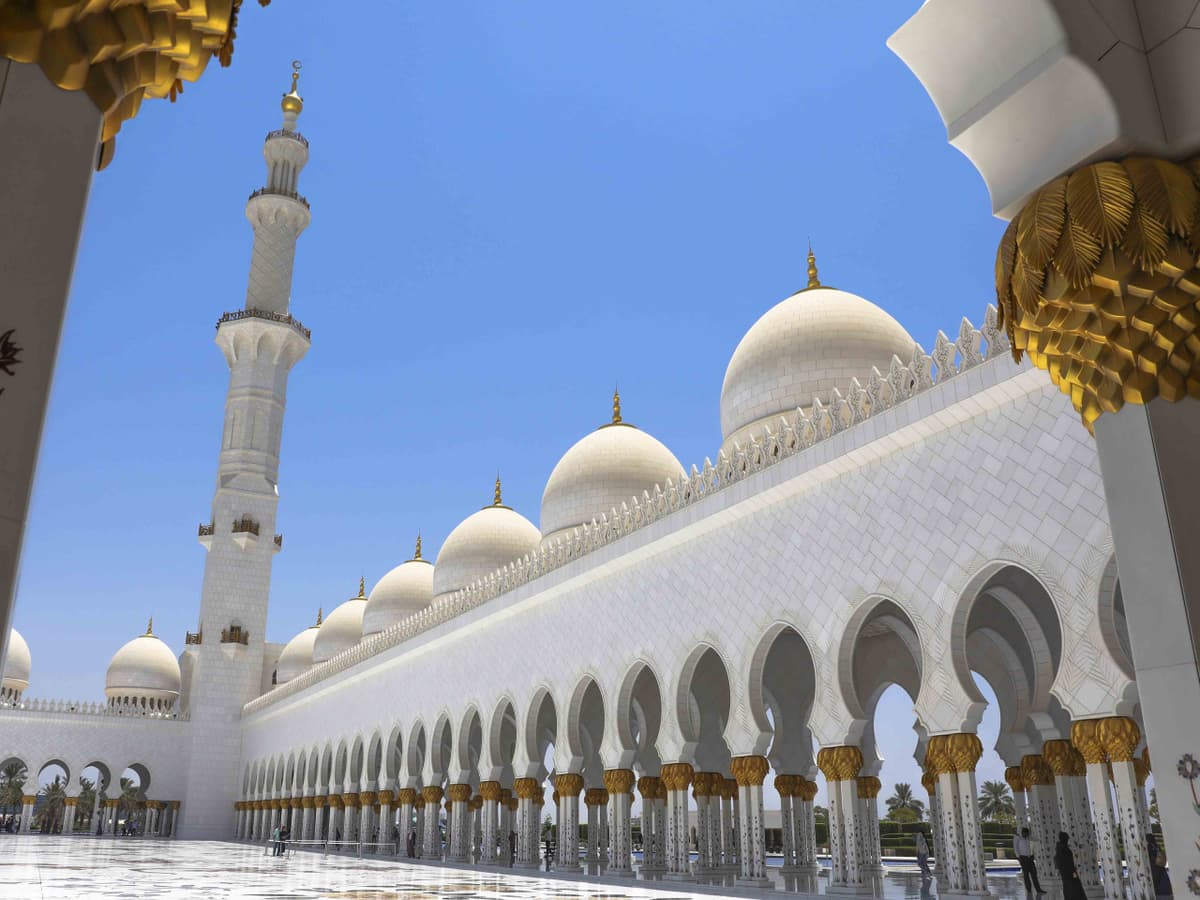 Sheikh Zayed Grand Mosque and Louvre Abu Dhabi Tour from Dubai