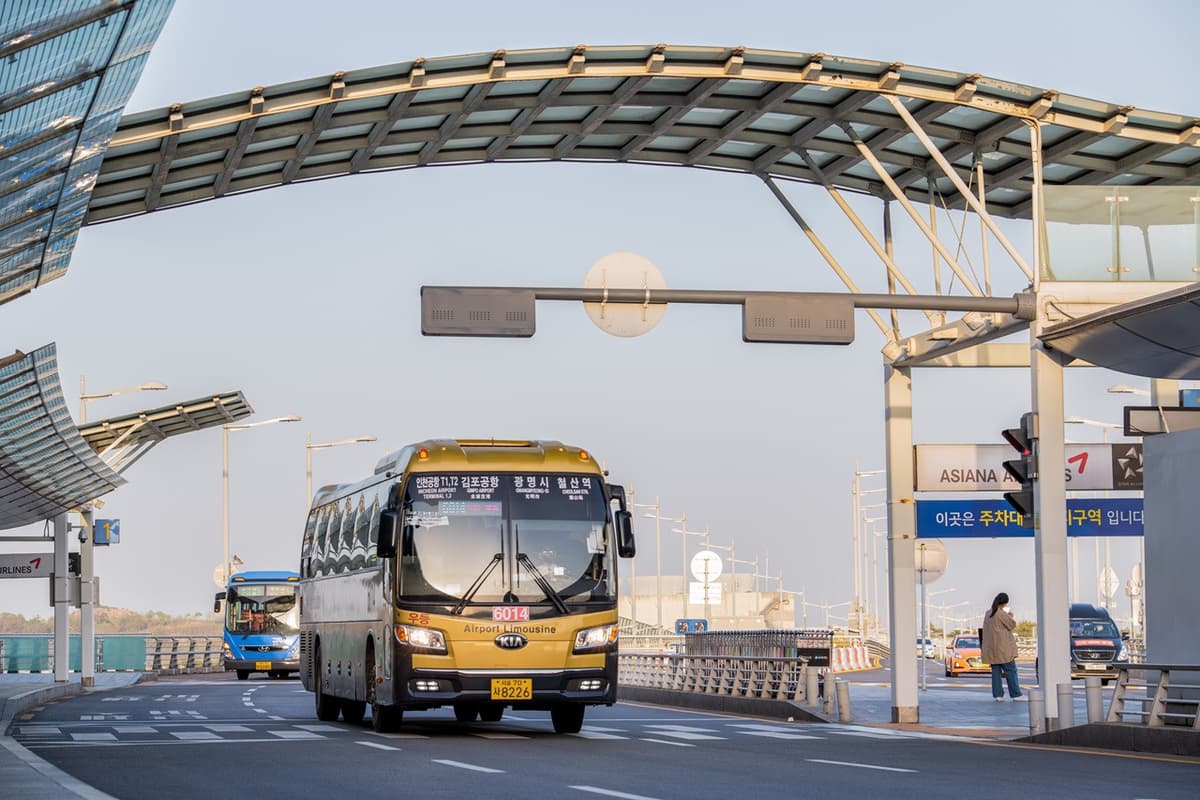 Airport Limousine Bus Transfers from Incheon International Airport to Seoul