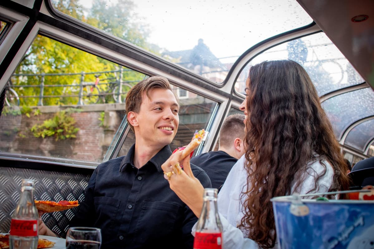 Amsterdam Canal Cruise Ticket with New York Pizza and Drinks