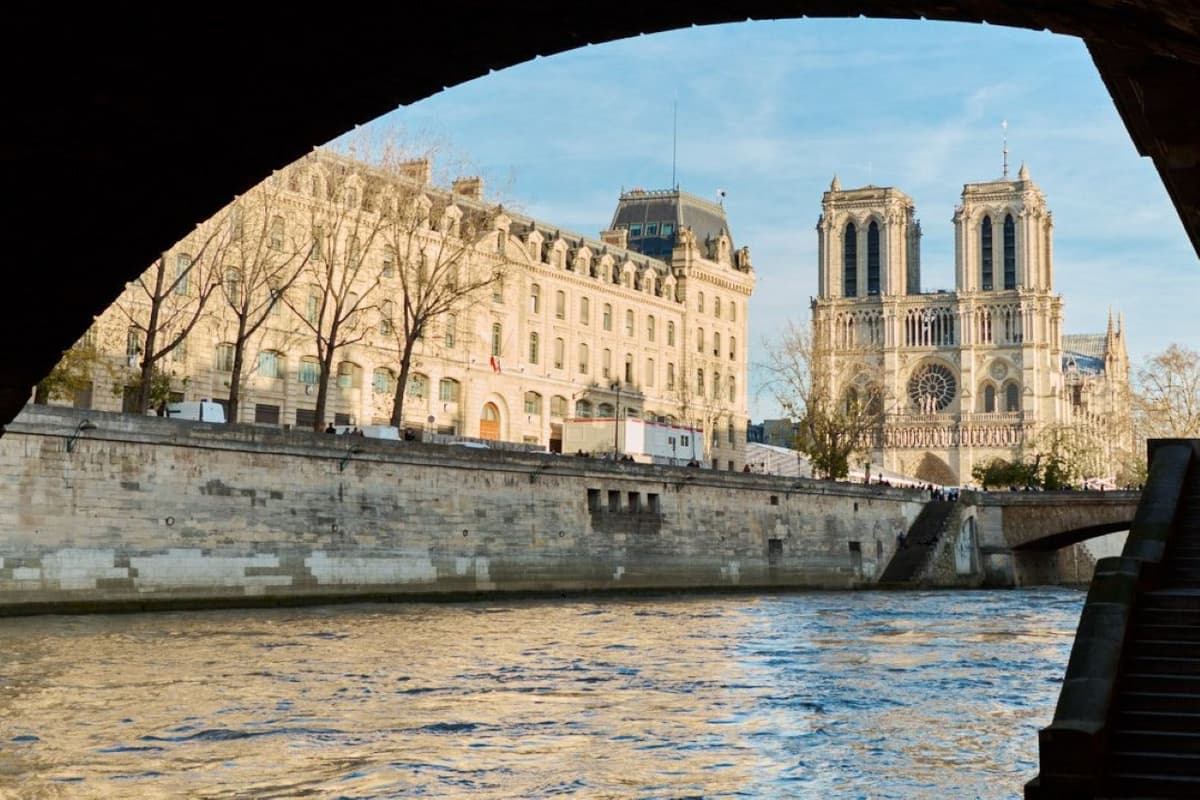Notre Dame Cathedral Neighbourhood Guided Walking Tour