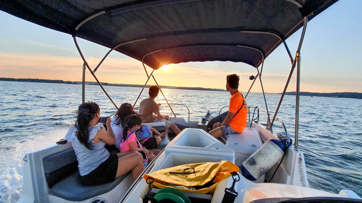 Kelong and Pulau Ubin Boat Tour