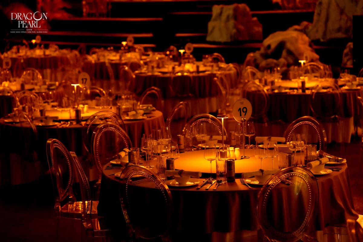Dragon Pearl Cave Show and Dining Experience