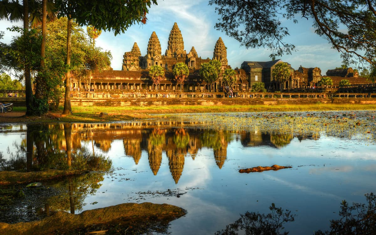 Angkor Wat and Siem Reap Temples Tour