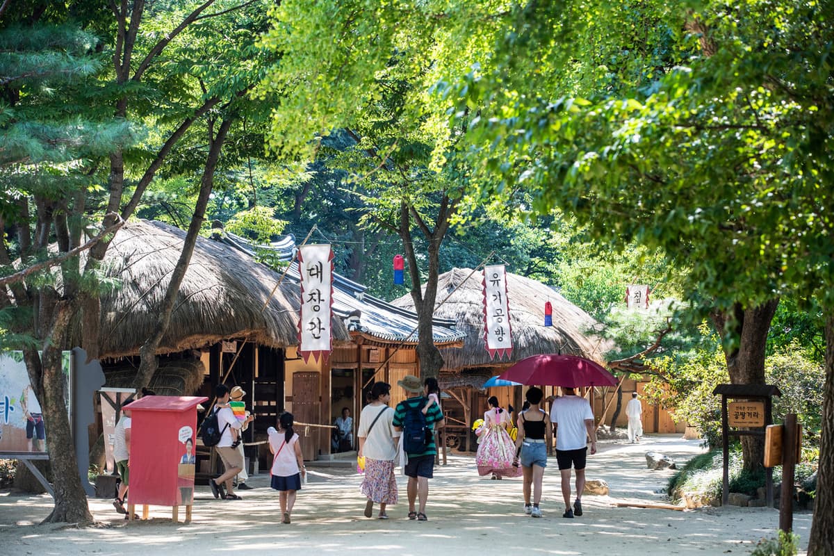 Korean Folk Village and Suwon Hwaseong Fortress Full-Day Tour from Seoul