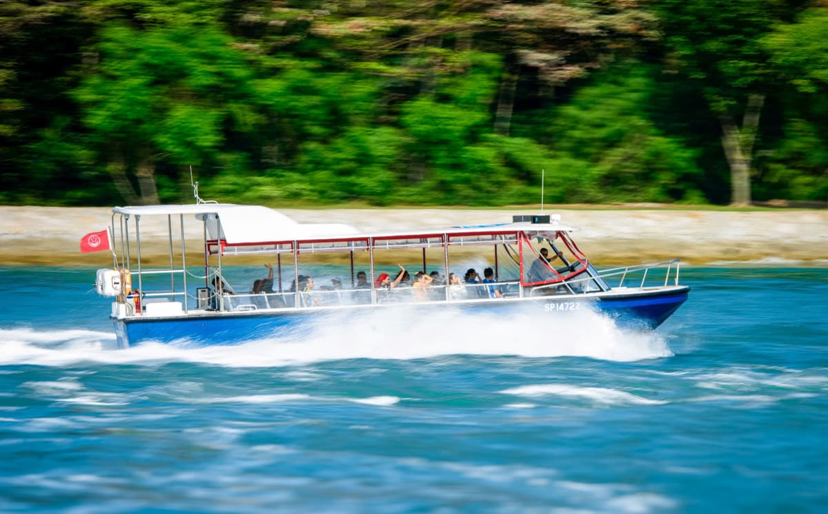 COMBO: Singapore Oceanarium + Albatross Hop-On Hop-Off Speedboat Tickets