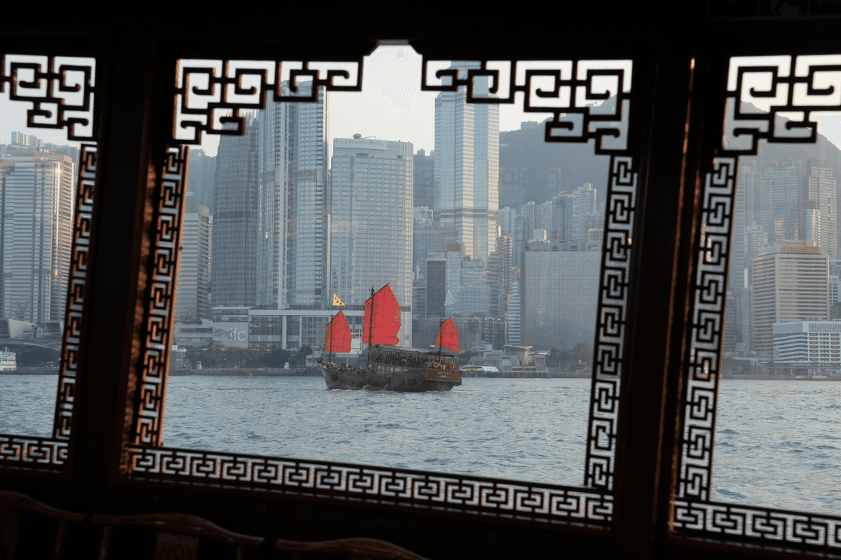 Aqualuna Harbour Discovery Hop-on Hop-off Cruise