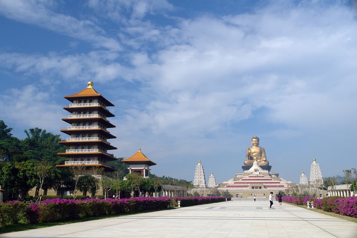 Kaohsiung Fo Guang Shan Buddha Museum and Lotus Pond Tour