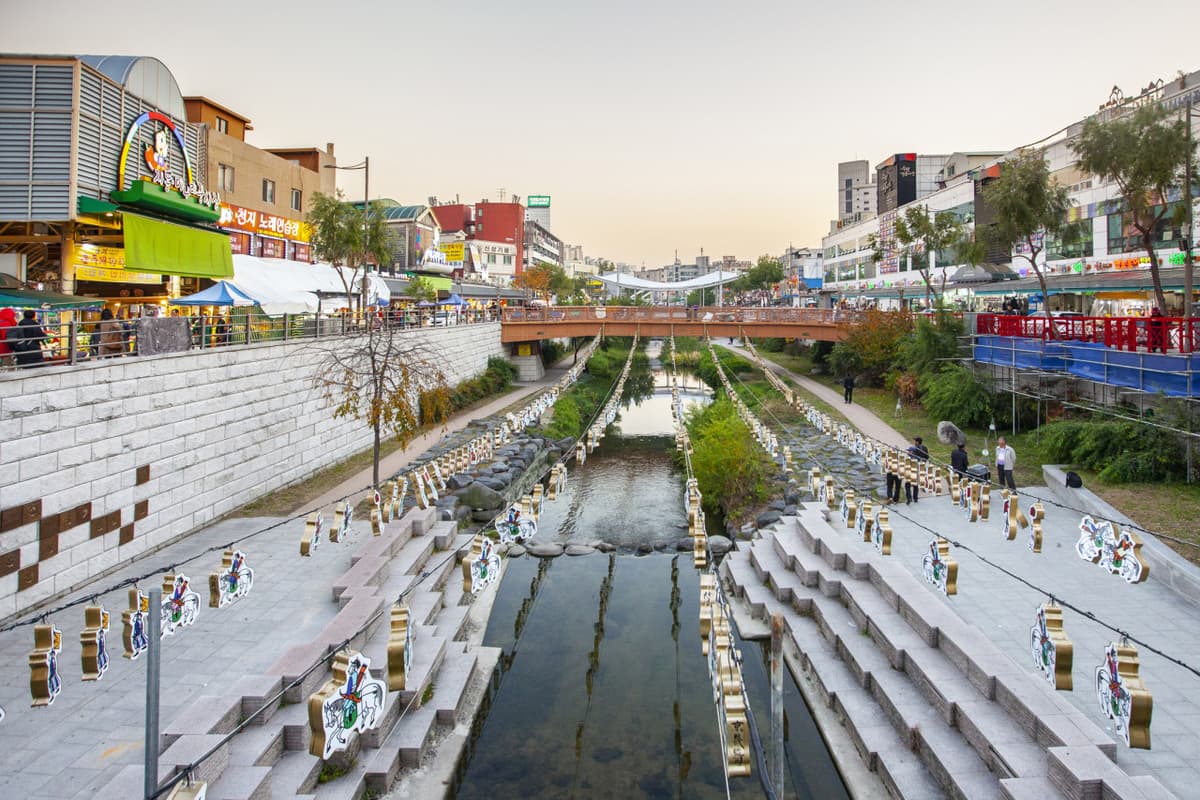 Korean Folk Village and Suwon Hwaseong Fortress Full-Day Tour from Seoul
