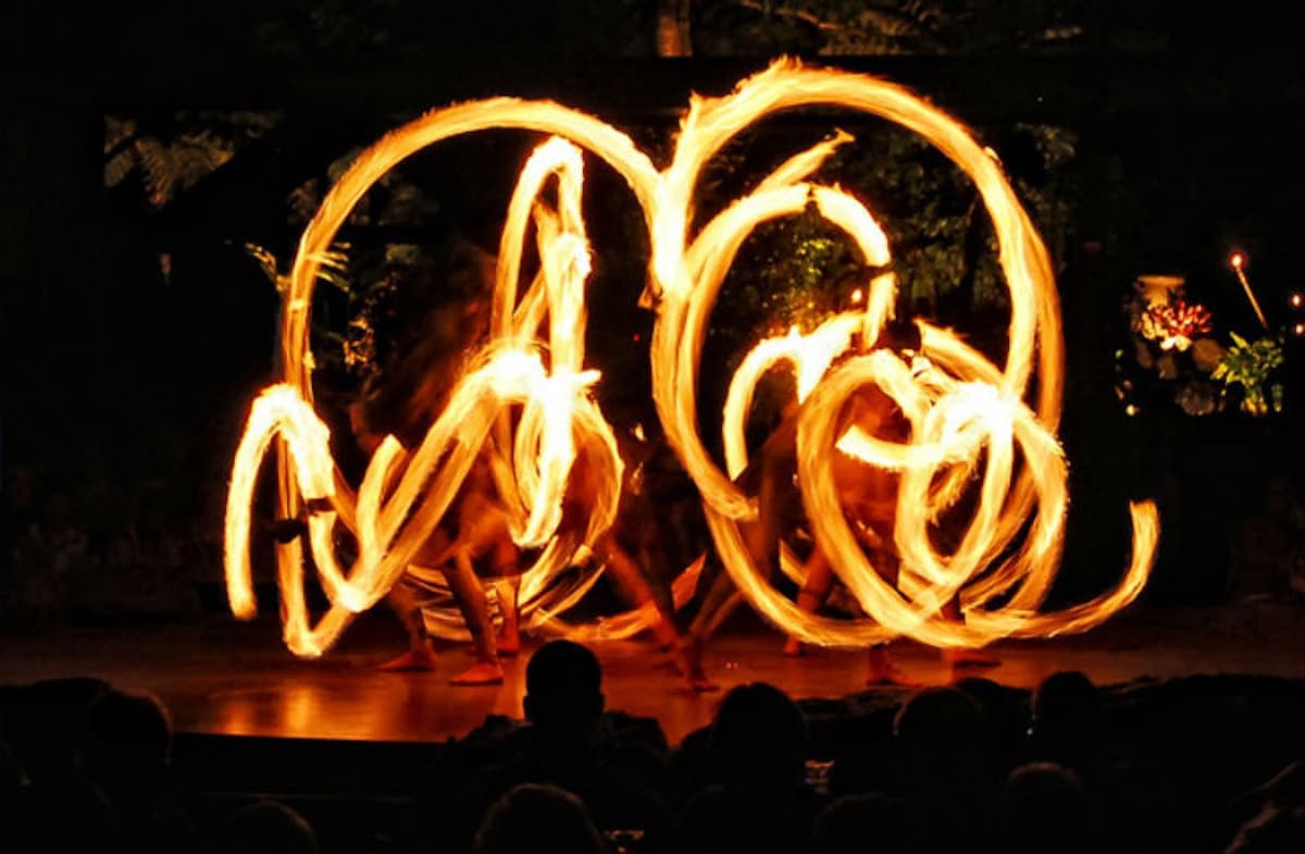 Luau Kalamaku Show and Dinner VIP Experience