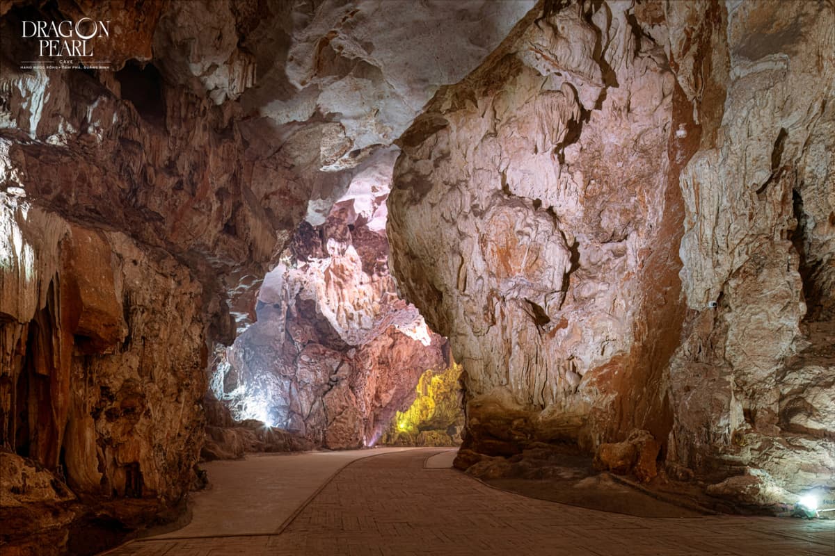 Dragon Pearl Cave Show and Dining Experience