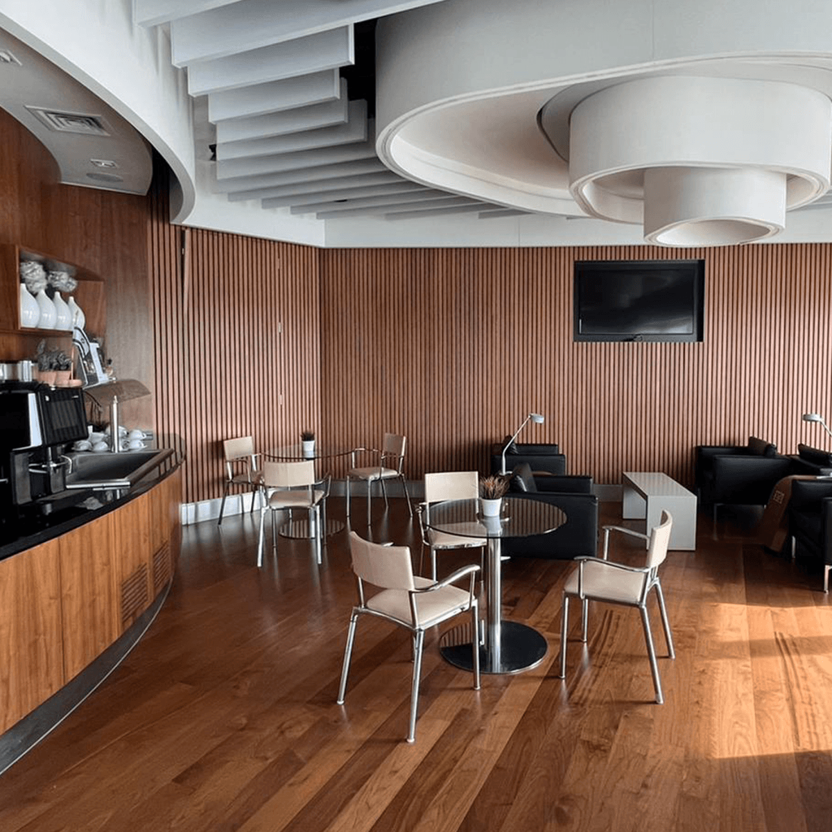 Plaza Premium Lounge - London Heathrow Airport Terminal 4