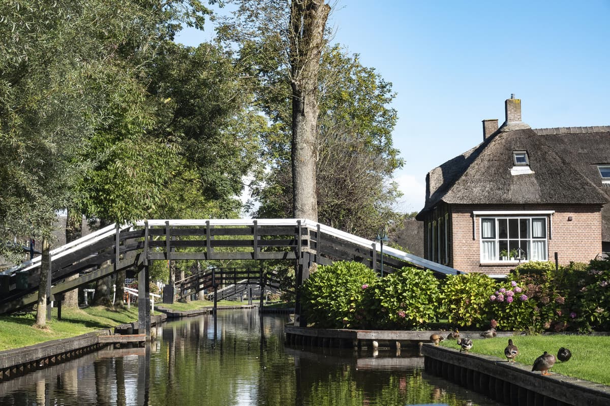Giethoorn Full-Day Tour from Amsterdam with Canal Cruise and Self-Guided Walking Tour