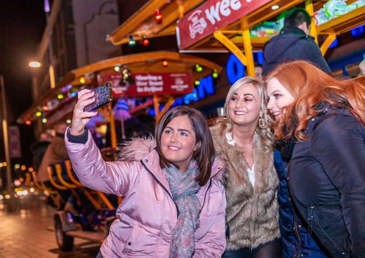 Original Beer and Prosecco London Bike Tour by Wee Toast Tours