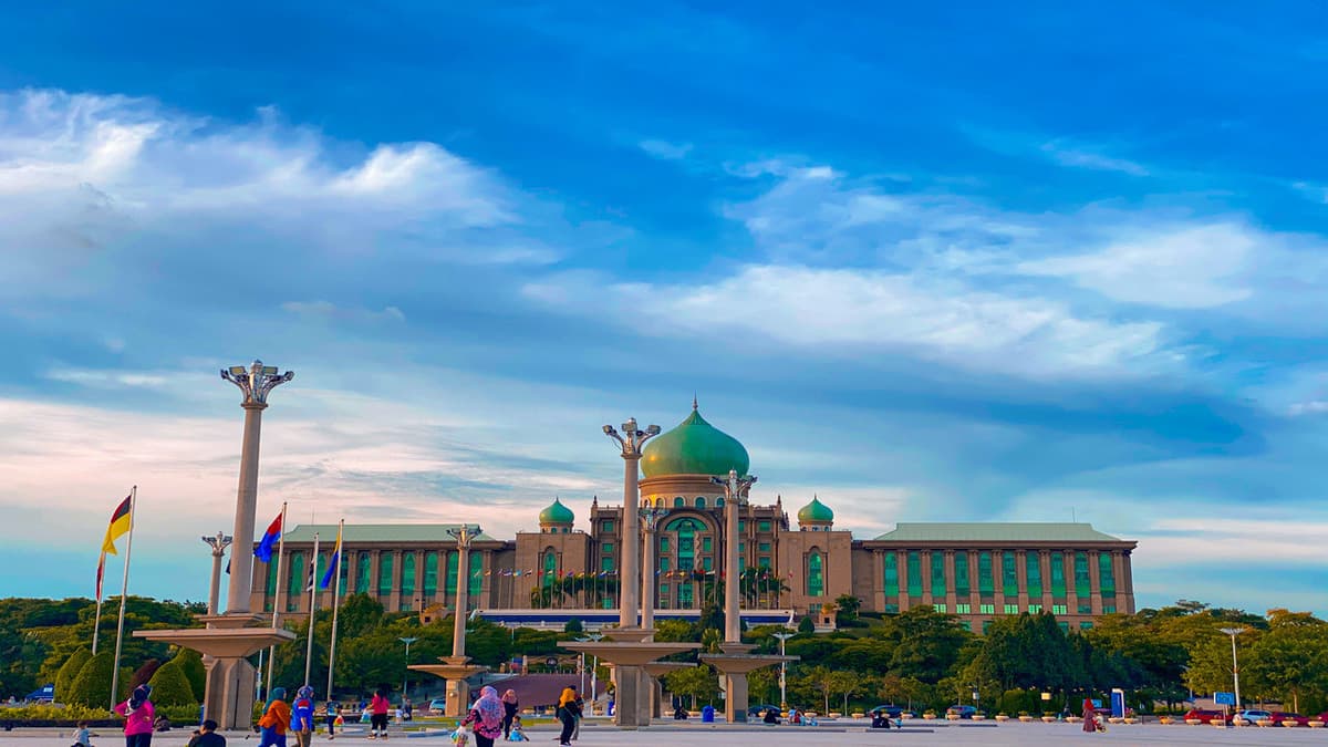 Putrajaya River Cruise and City Tour from Kuala Lumpur