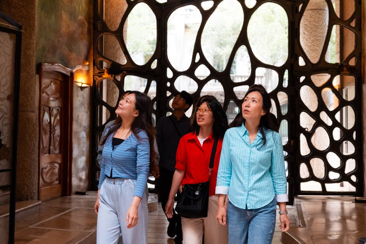 Gaudi Houses: Casa Vicens, Casa Batllo, Casa Mila Guided Tour in English, Mandarin, Korean