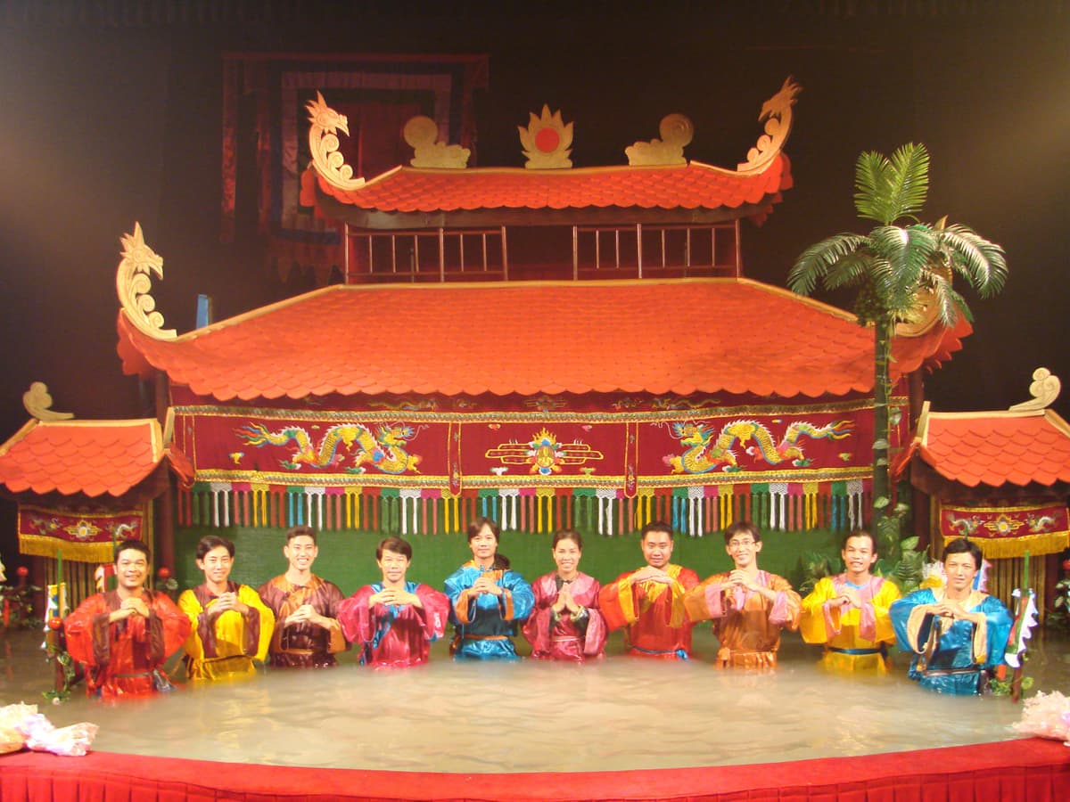 Saigon Evening Tour with Water Puppetry Show and Dinner Cruise