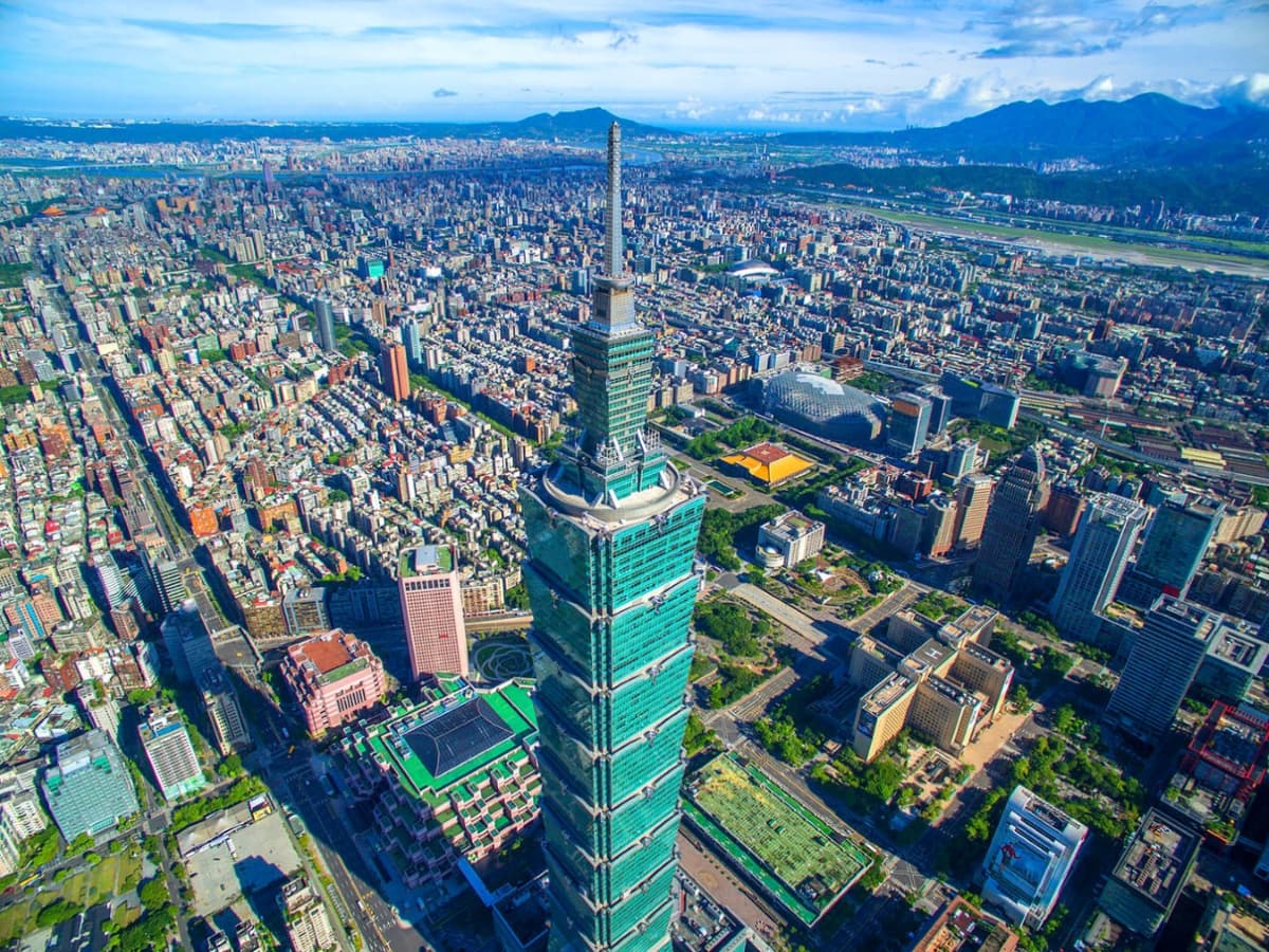 Classic Taipei Landmarks Full-Day Tour: National Palace Museum, Chiang Kai-shek Memorial Hall