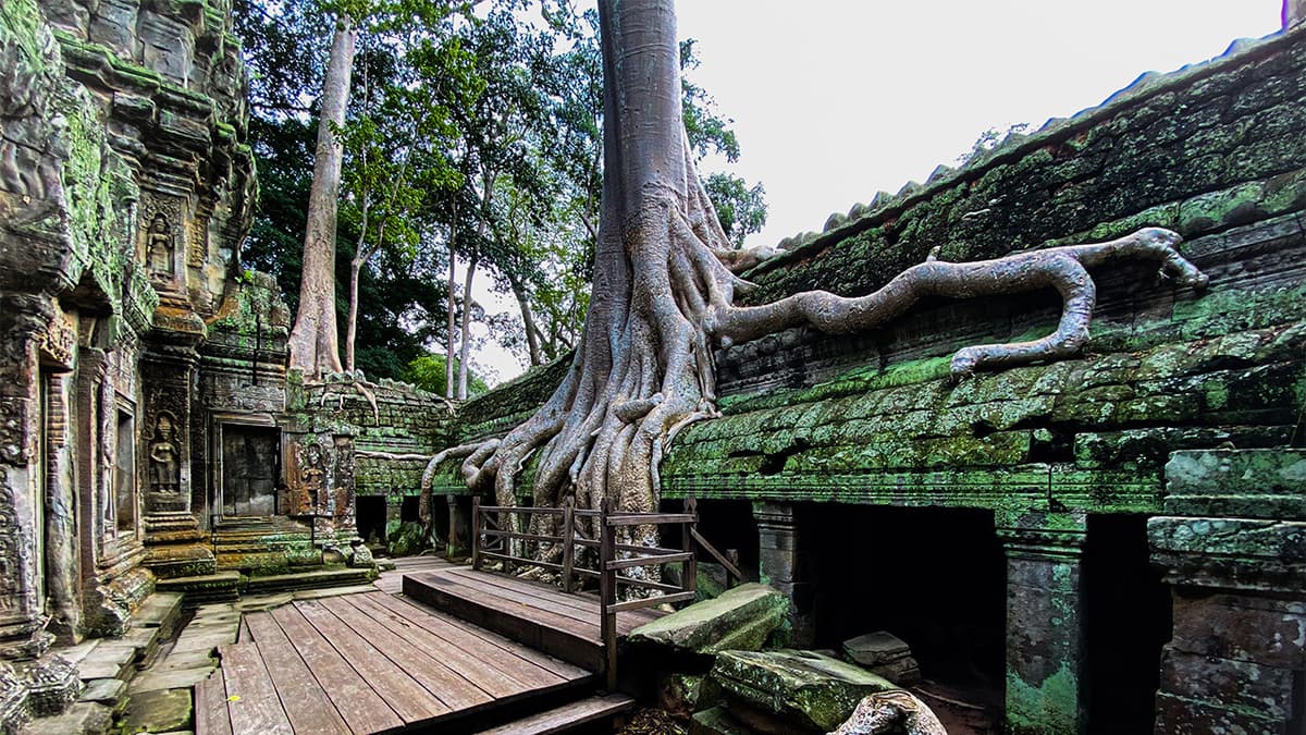 Kbal Spean Hiking Tour with Phnom Bakheng Sunset Experience