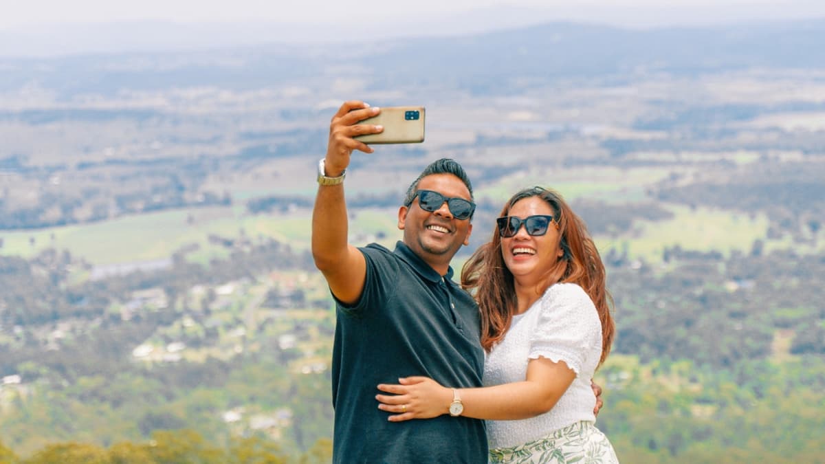 Kangaroos and Koalas Tour with Morning Tea from Gold Coast