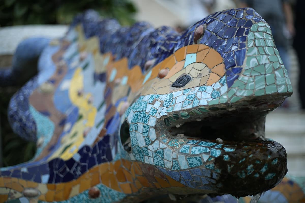 Park Guell Skip-the-Line Guided Tour in English, Mandarin, Korean