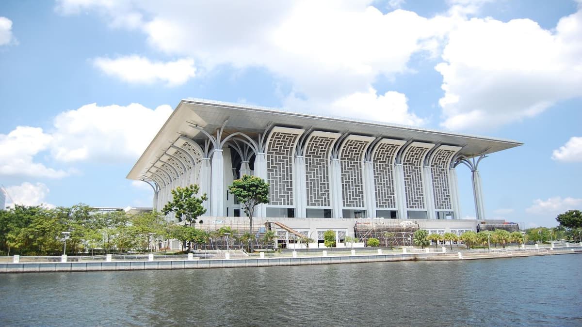 Putrajaya River Cruise and City Tour from Kuala Lumpur