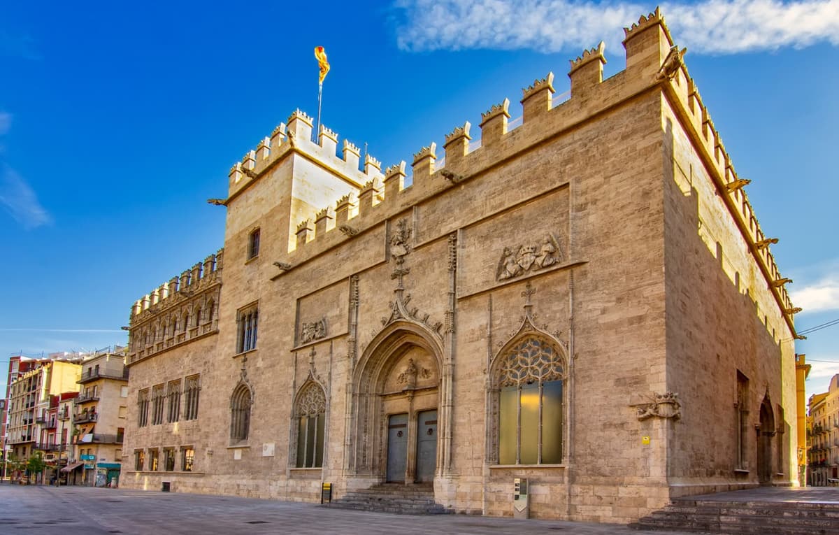 La Lonja de la Seda Tour with English-Speaking Guide & Fast Track Entry