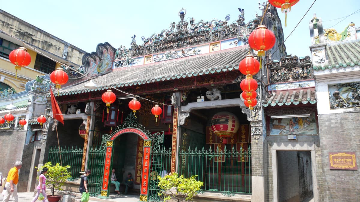 Ho Chi Minh Half-Day City Tour: Independence Palace, Notre Dame Cathedral, Thien Hau Pagoda