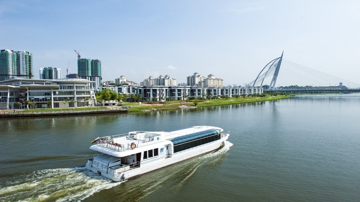 Putrajaya River Cruise and City Tour from Kuala Lumpur
