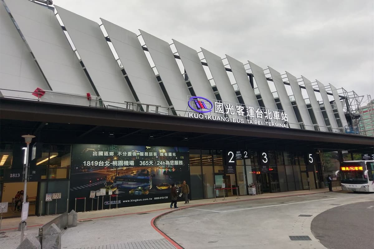 Kuo Kuang 1819 Bus Transfers from Taoyuan International Airport to Taipei Main Station