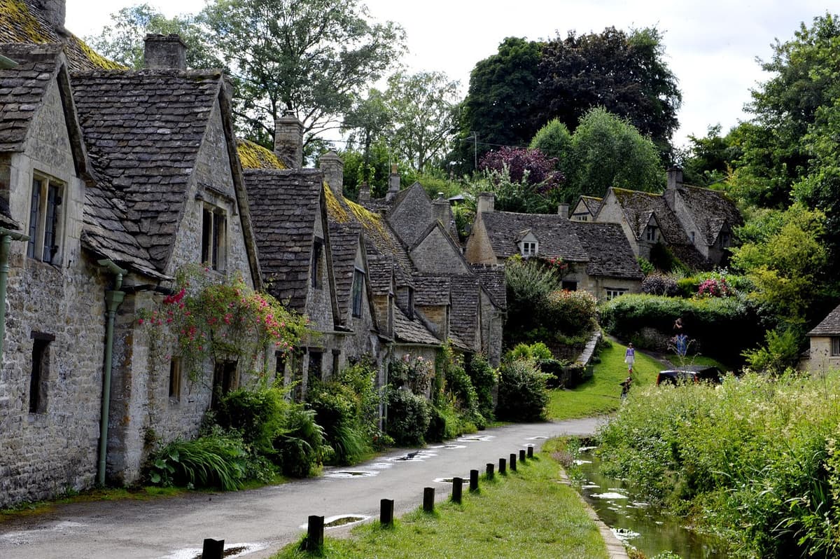 Cotswolds Village Tour with Lunch