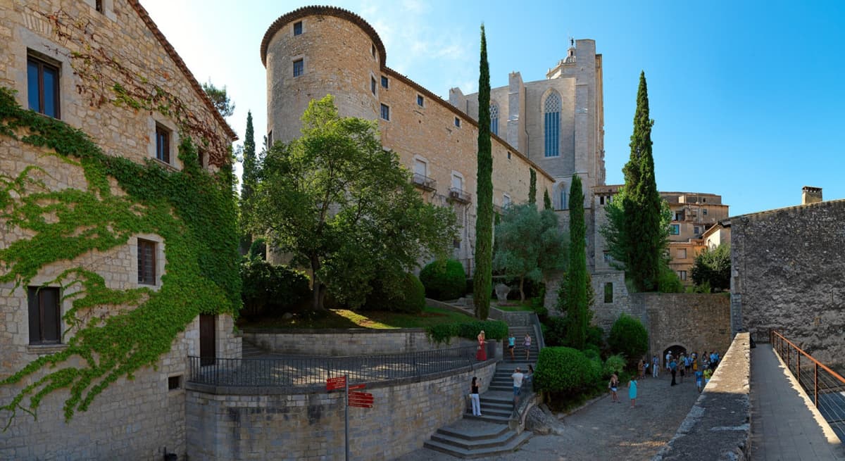 Girona City Private Half-Day Tour with High-Speed Train Transfer from Barcelona