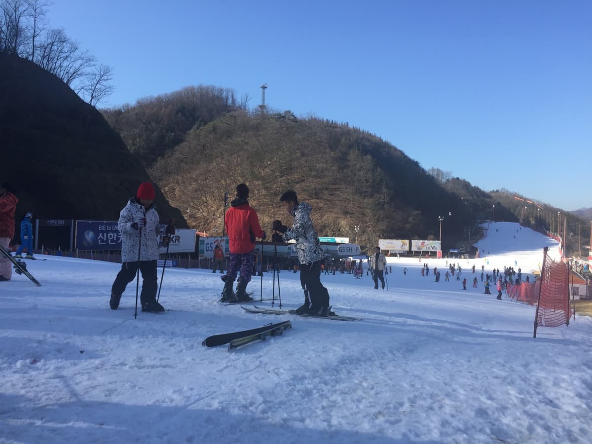 Elysian Gangchon Ski Resort and Eobi Ice Valley Full-Day Tour from Seoul