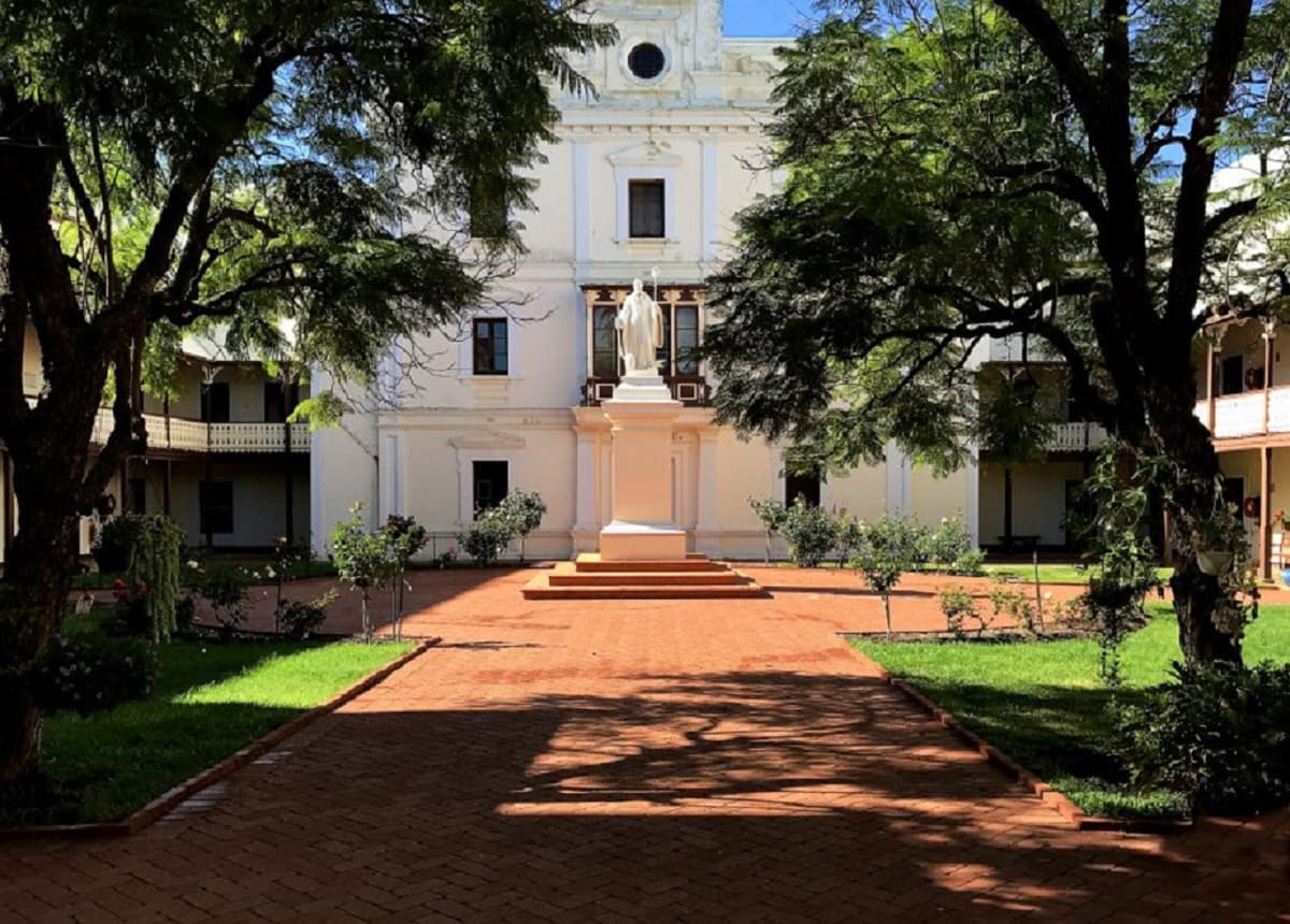 Pinnacles Desert and New Norcia Tour from Perth