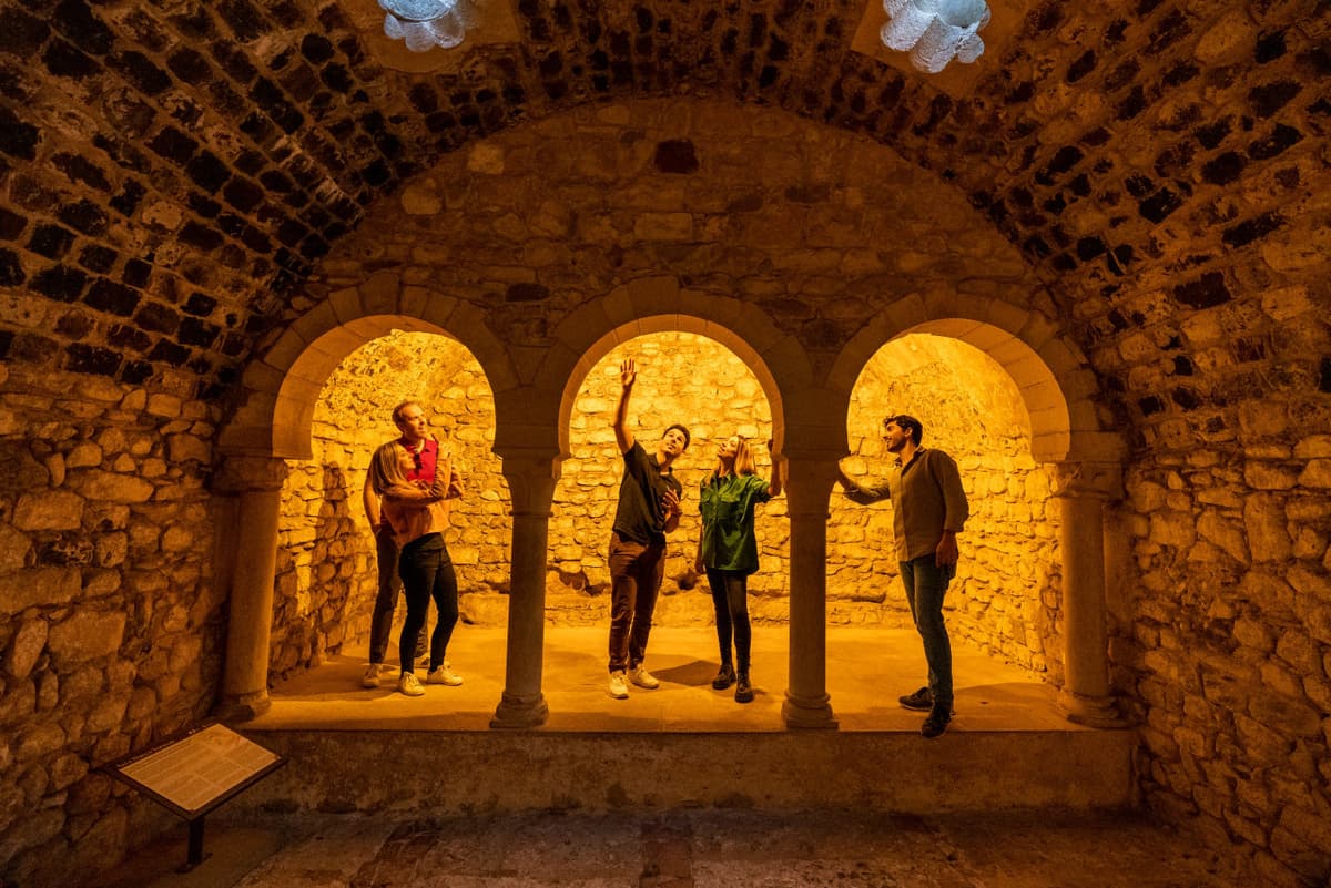 Girona City Private Half-Day Tour with High-Speed Train Transfer from Barcelona