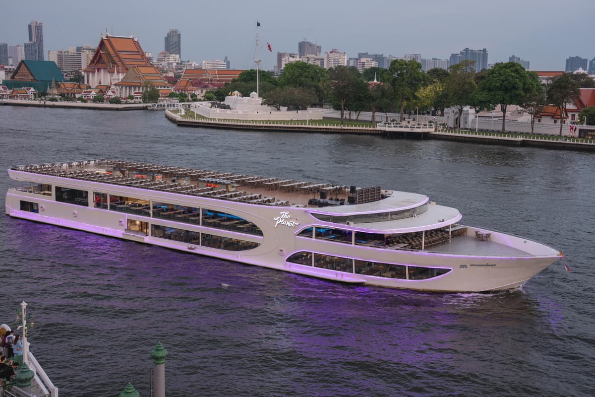 Chao Phraya River Dinner Cruise aboard The Planet Cruise