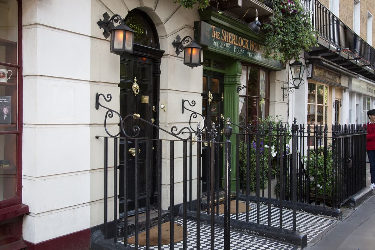 Jack the Ripper, Haunted London and Sherlock Holmes Tour