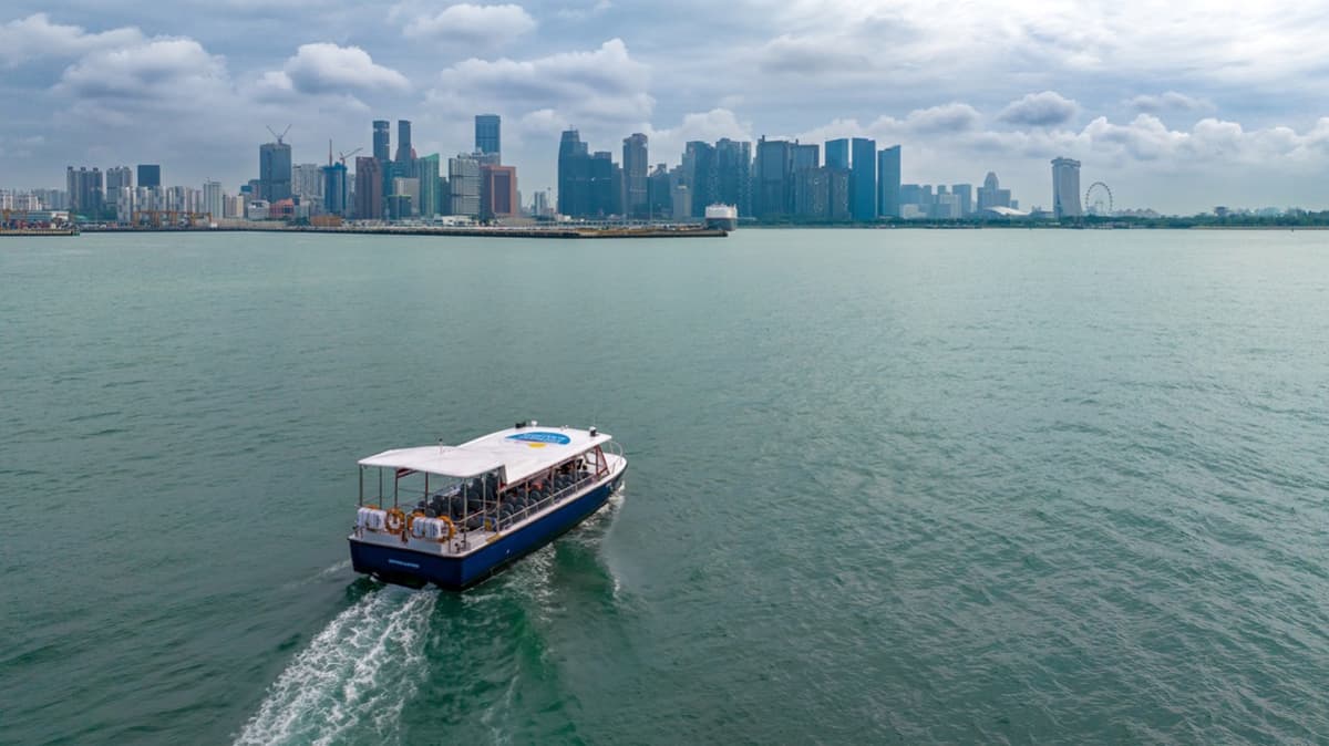 COMBO: Singapore Oceanarium + Albatross Hop-On Hop-Off Speedboat Tickets