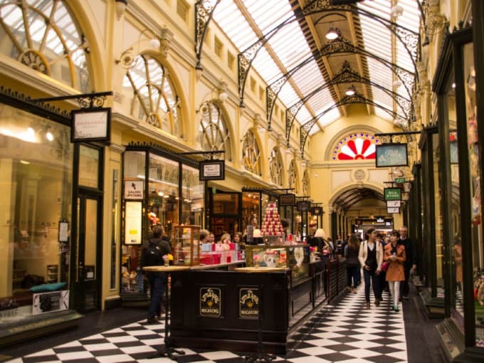 Melbourne Coach Tour with Yarra River Cruise